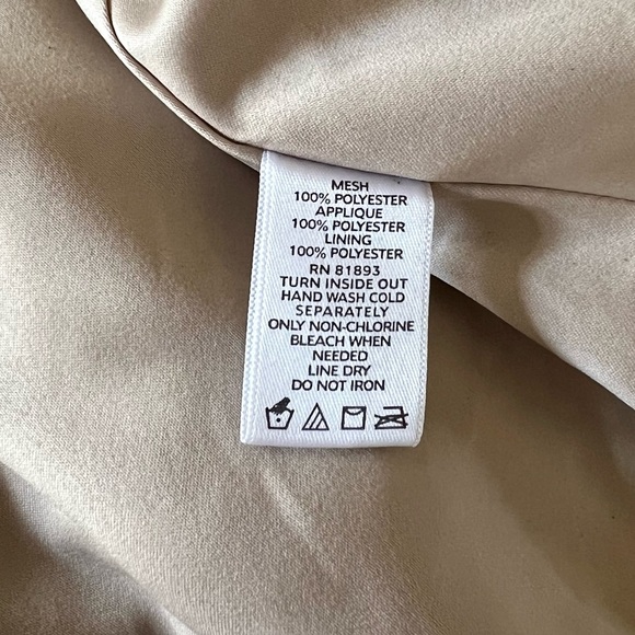 Beige/Taupe Rosettes, Lined, 3/4 Sleeves Cropped Jacket. By Issac Mizrahi. - Picture 9 of 11